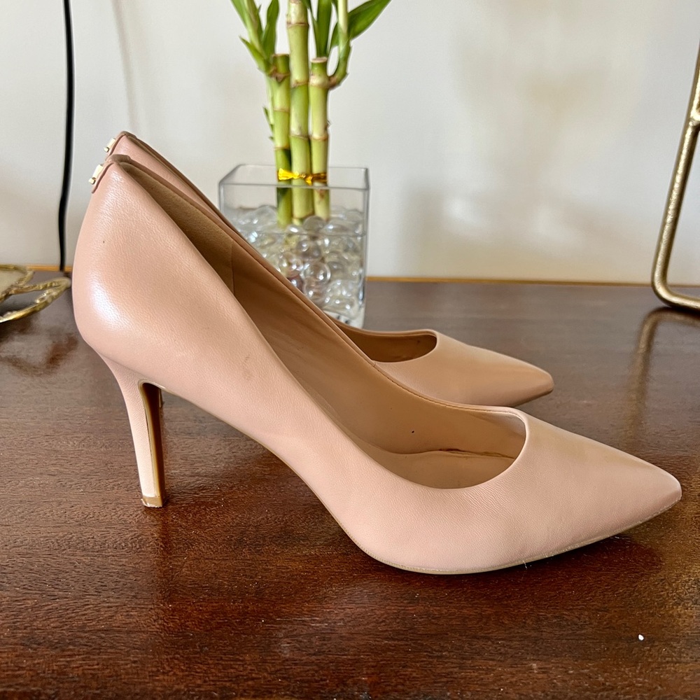 Karl Lagerfeld Nude Royale point toe pumps, size 7 (37.5). EXCELLENT CONDITION.